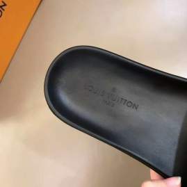 Picture of Louis Vuitton Slippers _SKULVsz38-45mnf04121351